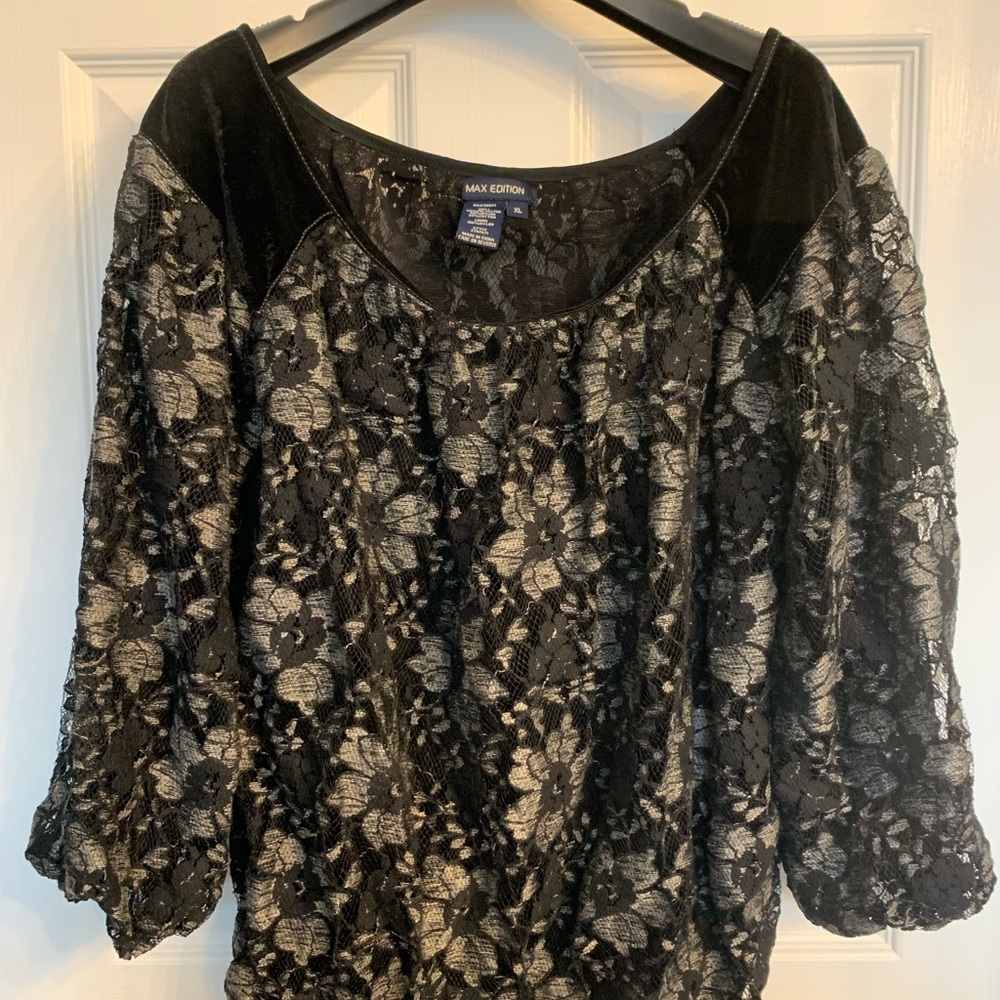 Max Edition Black and Cream Ruffled 3/4 Sleeve Blouse